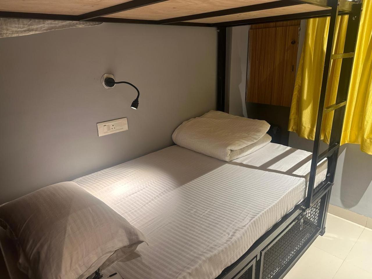 Travotale Hostel And Cowork Koregaonpark Pune Zewnętrze zdjęcie