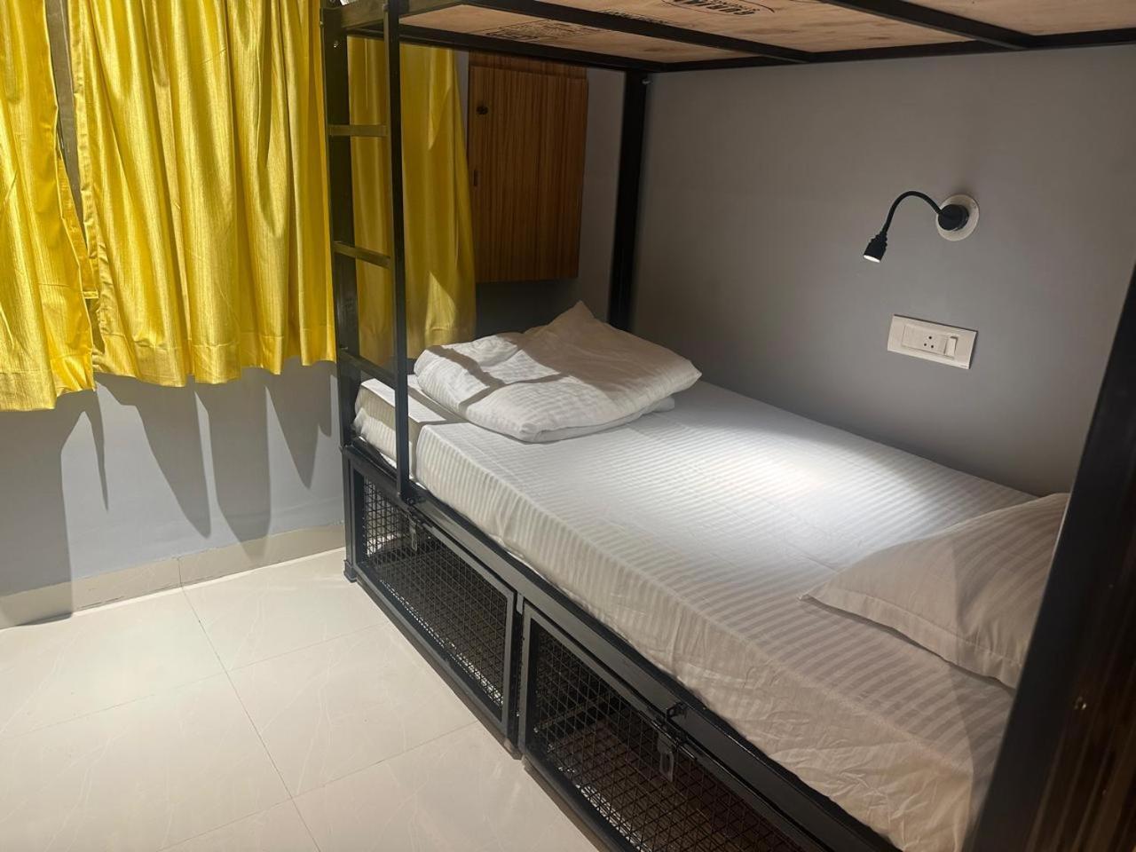 Travotale Hostel And Cowork Koregaonpark Pune Zewnętrze zdjęcie