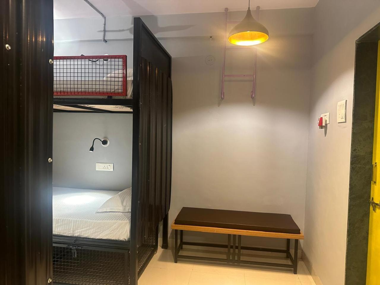 Travotale Hostel And Cowork Koregaonpark Pune Zewnętrze zdjęcie