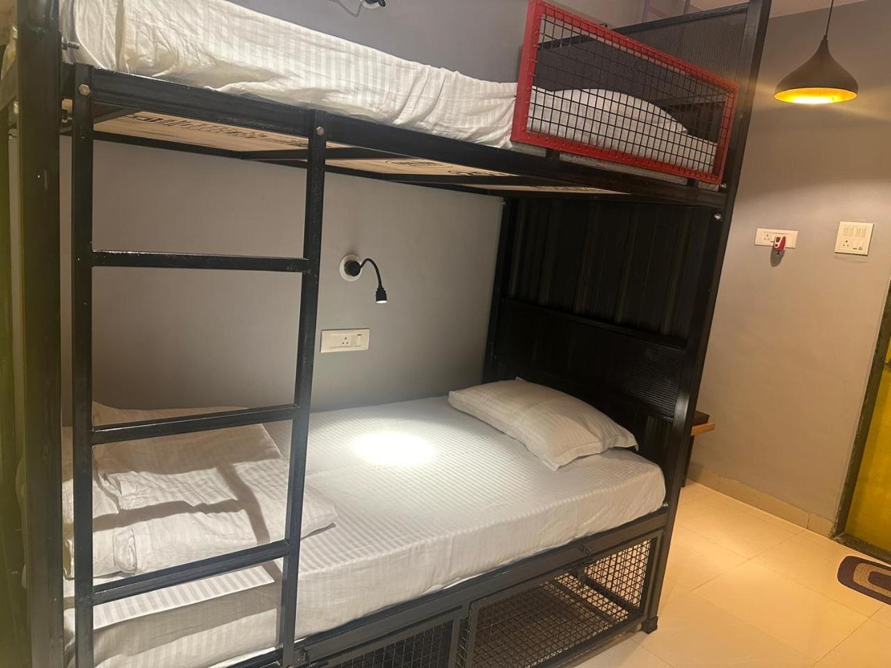 Travotale Hostel And Cowork Koregaonpark Pune Zewnętrze zdjęcie