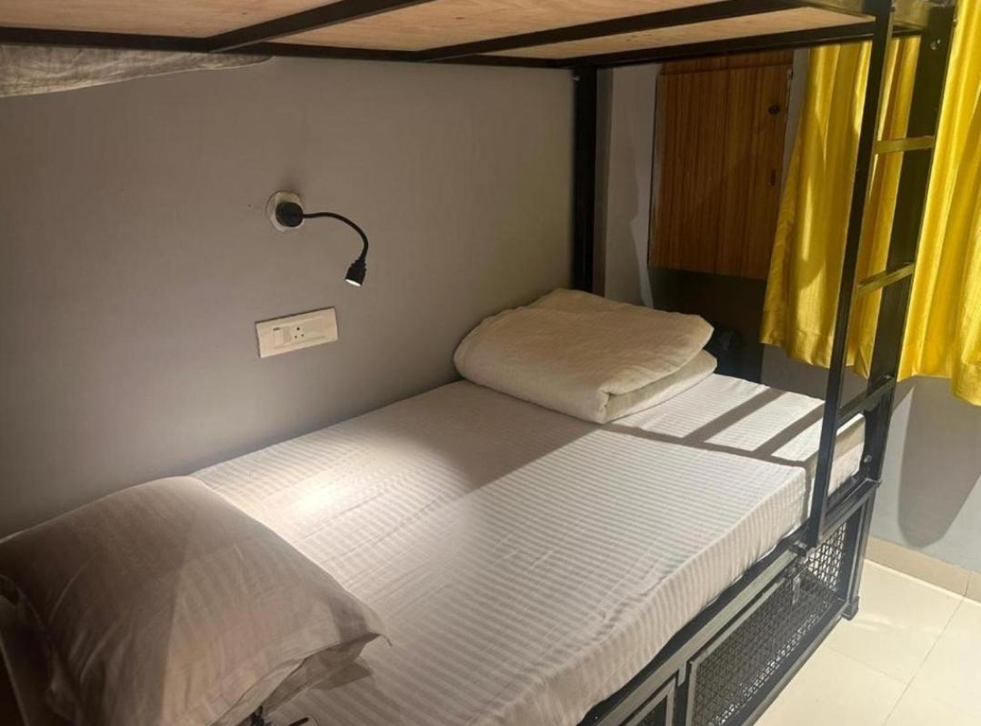 Travotale Hostel And Cowork Koregaonpark Pune Zewnętrze zdjęcie