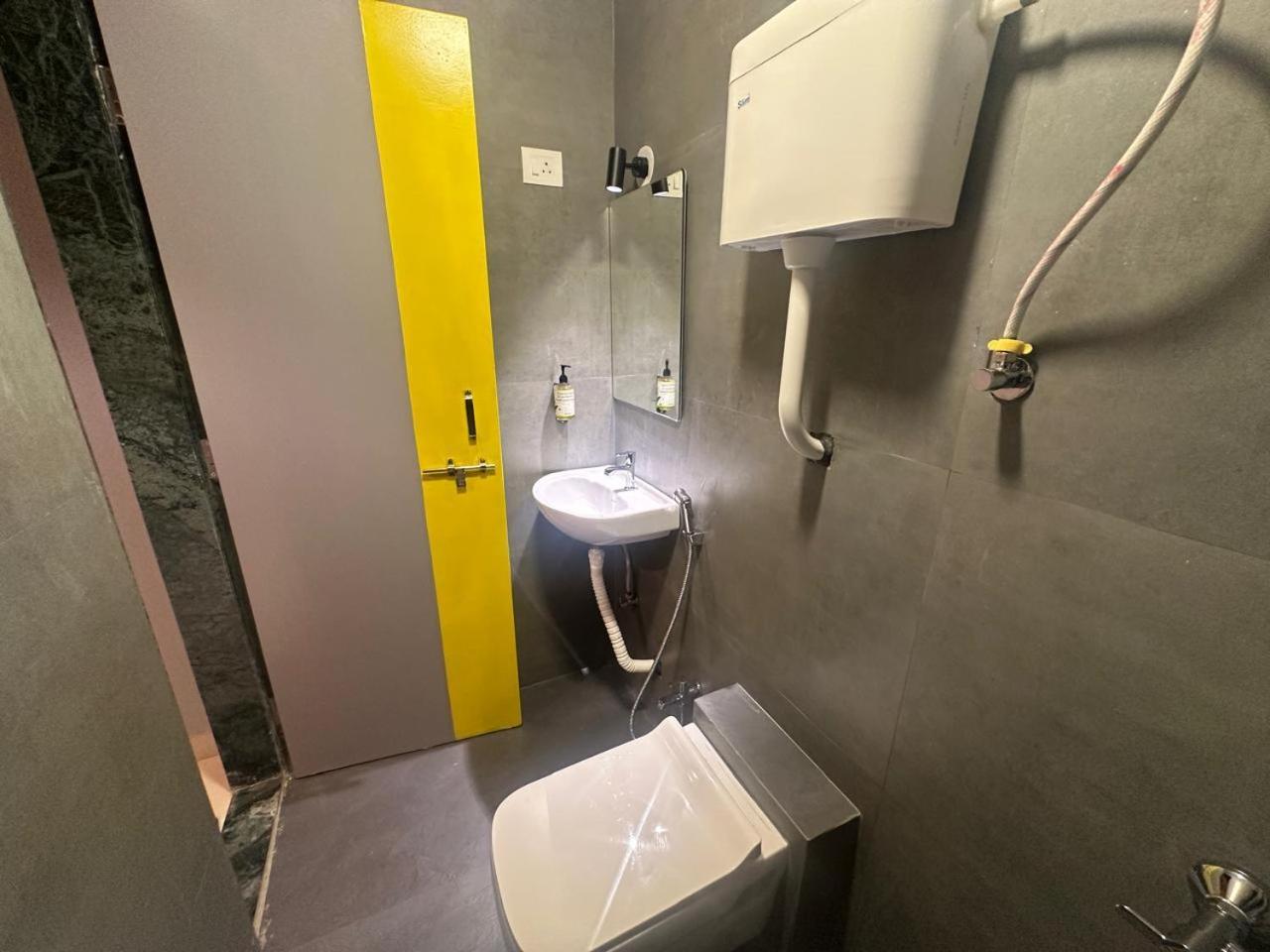 Travotale Hostel And Cowork Koregaonpark Pune Zewnętrze zdjęcie