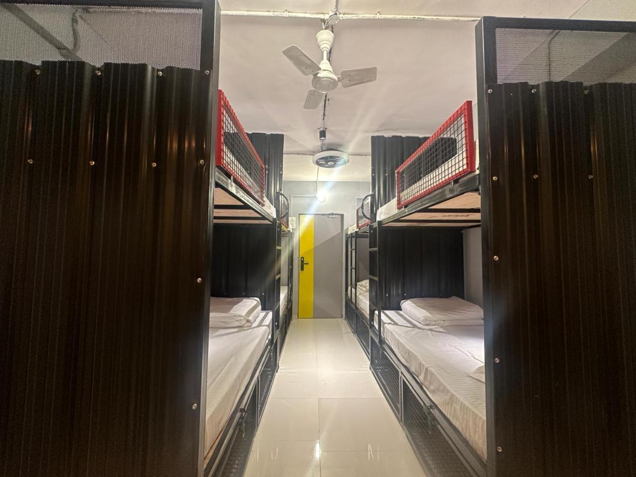 Travotale Hostel And Cowork Koregaonpark Pune Zewnętrze zdjęcie