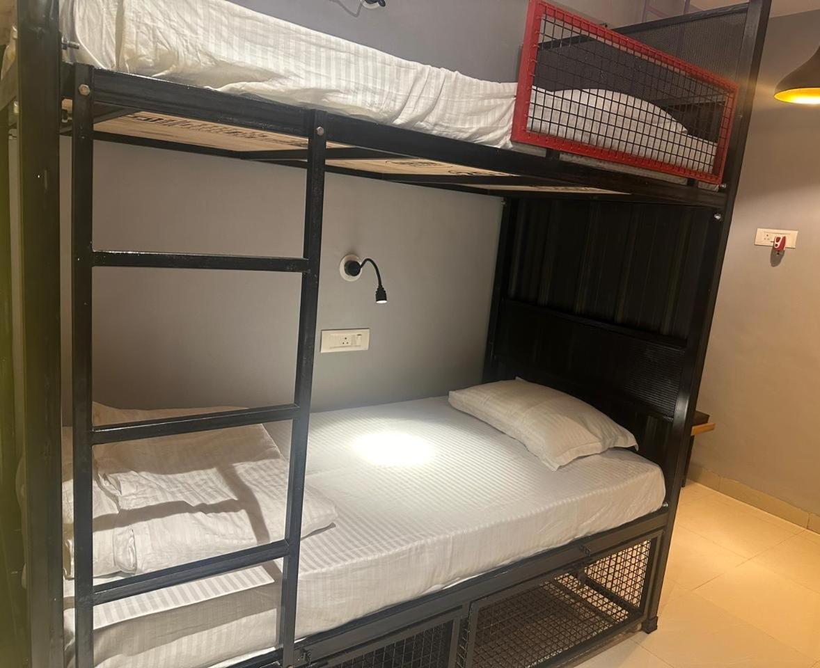 Travotale Hostel And Cowork Koregaonpark Pune Zewnętrze zdjęcie